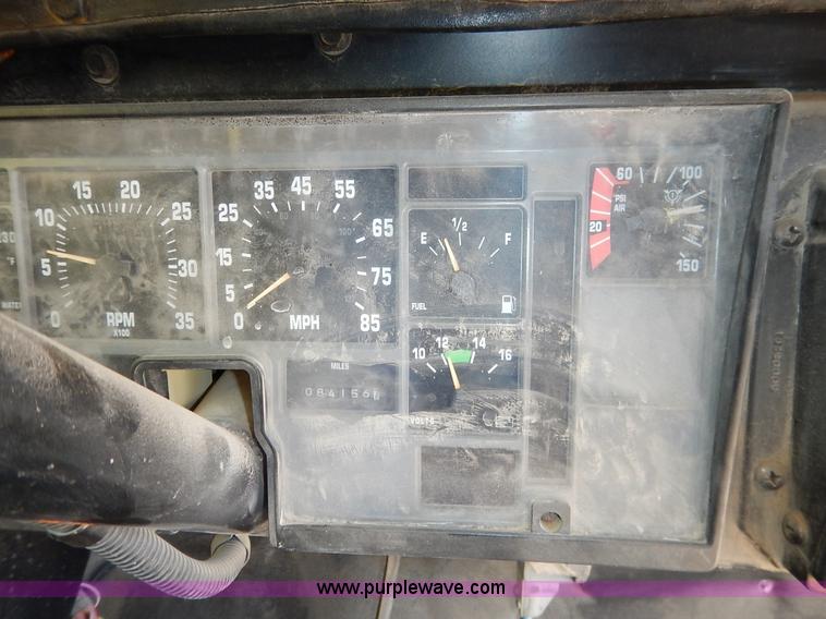 image for item K7426 1997 International 3800 school bus