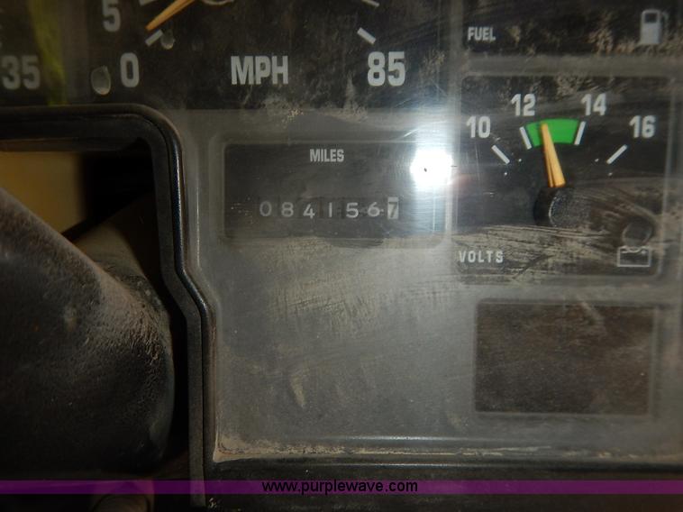 image for item K7426 1997 International 3800 school bus