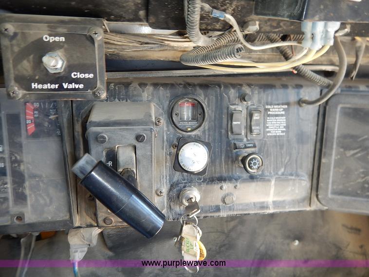 image for item K7426 1997 International 3800 school bus