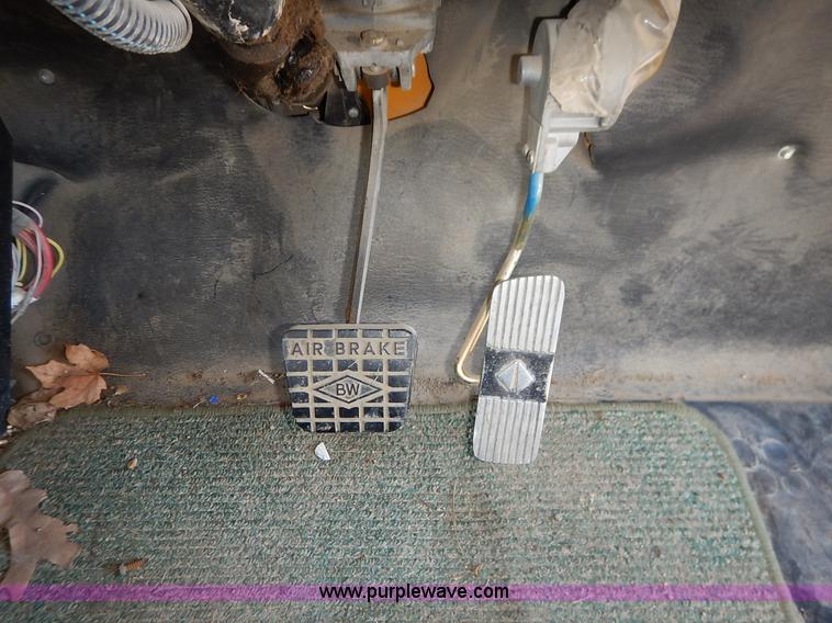 image for item K7426 1997 International 3800 school bus