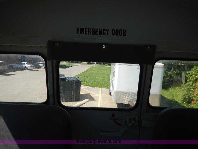 image for item K7426 1997 International 3800 school bus