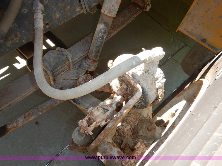 image for item K7426 1997 International 3800 school bus