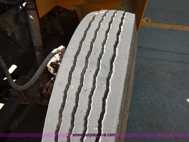 image for item K7426 1997 International 3800 school bus