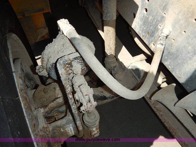 image for item K7426 1997 International 3800 school bus