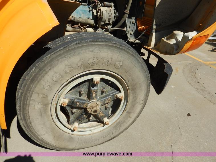 image for item K7426 1997 International 3800 school bus