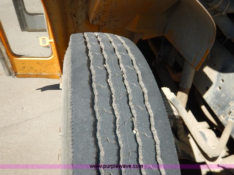 image for item K7426 1997 International 3800 school bus