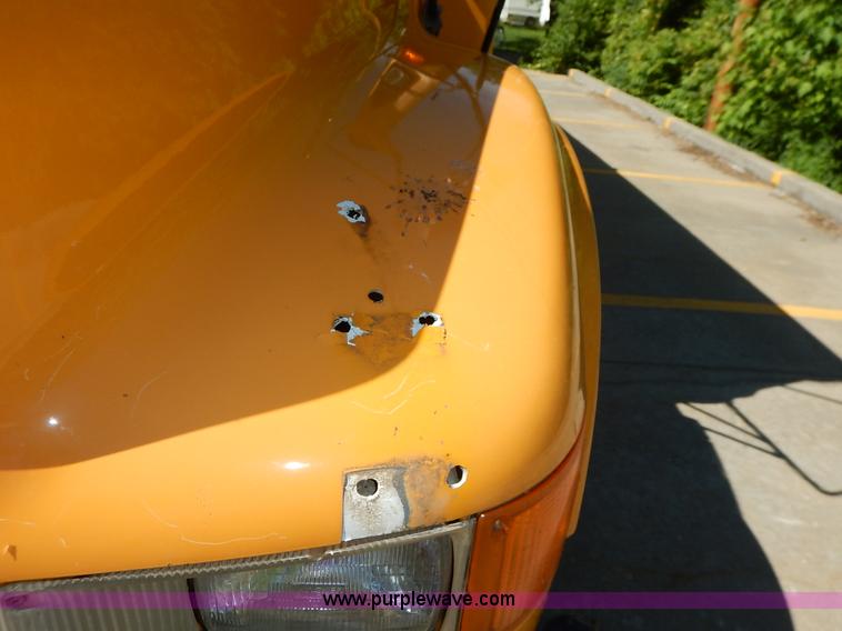 image for item K7426 1997 International 3800 school bus