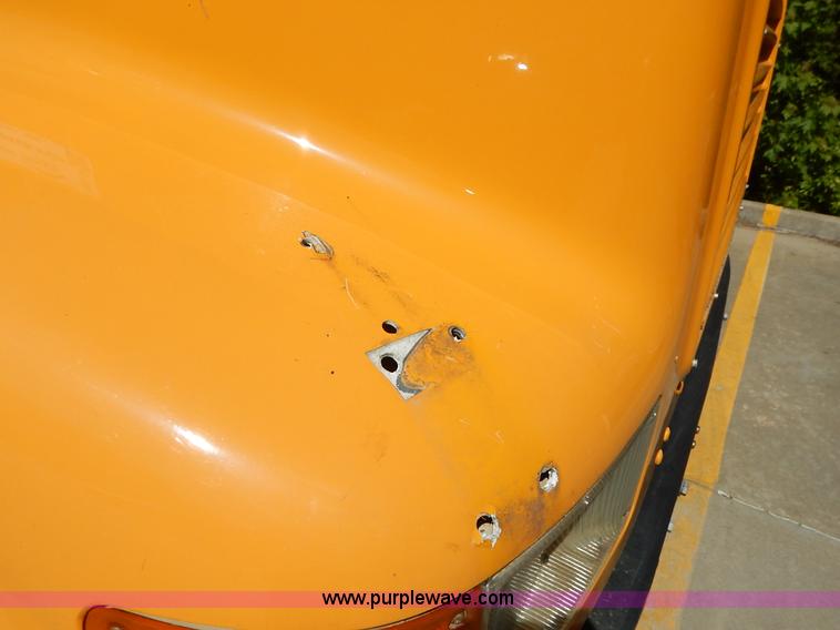 image for item K7426 1997 International 3800 school bus