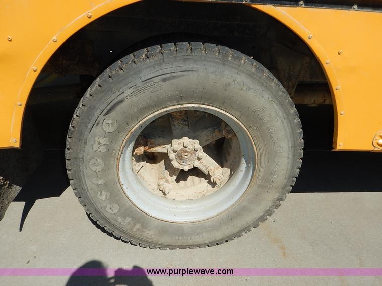 image for item K7426 1997 International 3800 school bus