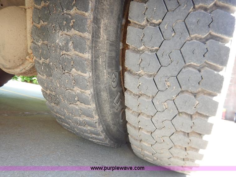 image for item K7426 1997 International 3800 school bus