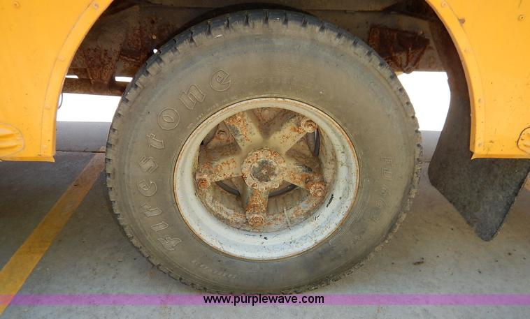 image for item K7426 1997 International 3800 school bus