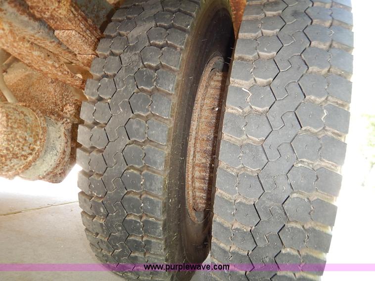 image for item K7426 1997 International 3800 school bus