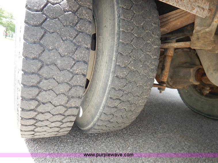 image for item K7444 2006 Freightliner FS65 Thomas school bus