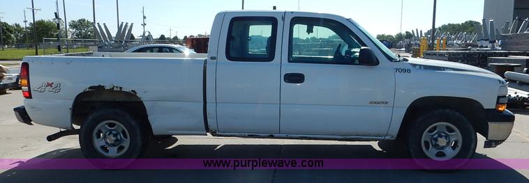 image for item K7455 2001 Chevrolet Silverado 1500 Ext. Cab pickup truck