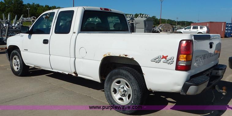 image for item K7455 2001 Chevrolet Silverado 1500 Ext. Cab pickup truck