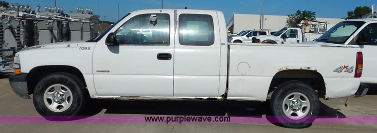 image for item K7455 2001 Chevrolet Silverado 1500 Ext. Cab pickup truck