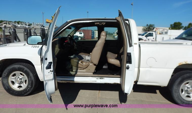 image for item K7455 2001 Chevrolet Silverado 1500 Ext. Cab pickup truck