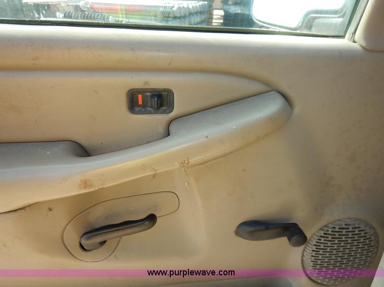 image for item K7455 2001 Chevrolet Silverado 1500 Ext. Cab pickup truck