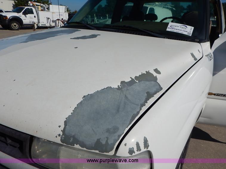 image for item K7455 2001 Chevrolet Silverado 1500 Ext. Cab pickup truck