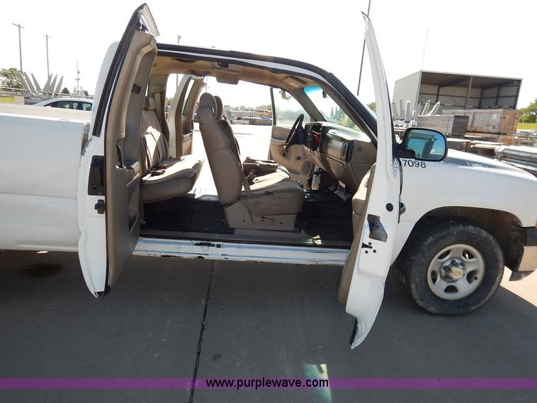 image for item K7455 2001 Chevrolet Silverado 1500 Ext. Cab pickup truck