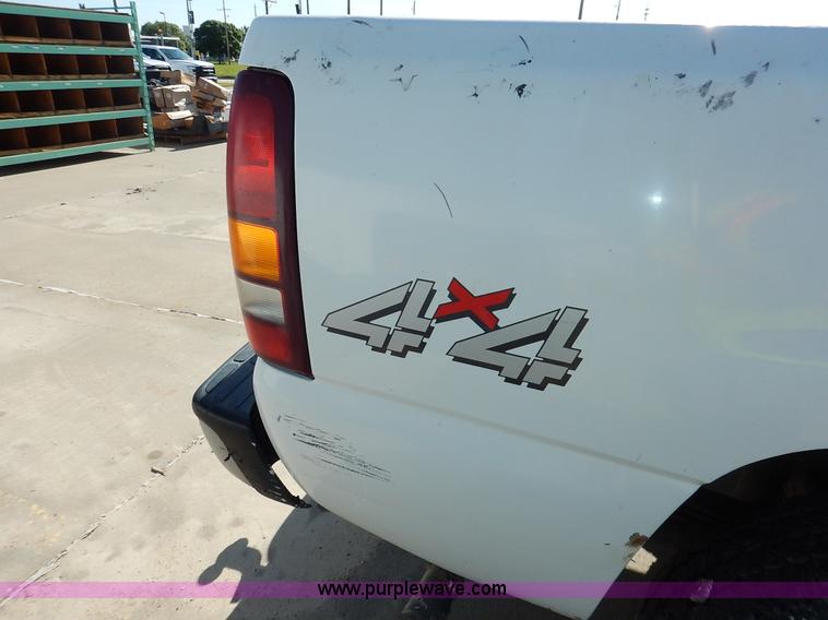 image for item K7455 2001 Chevrolet Silverado 1500 Ext. Cab pickup truck