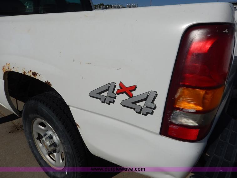 image for item K7455 2001 Chevrolet Silverado 1500 Ext. Cab pickup truck