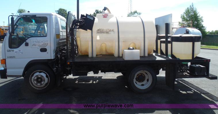 image for item K7500 2001 Isuzu NQR water truck