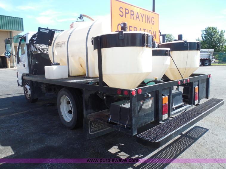 image for item K7500 2001 Isuzu NQR water truck