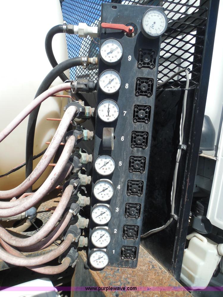 image for item K7500 2001 Isuzu NQR water truck