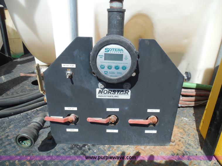 image for item K7500 2001 Isuzu NQR water truck