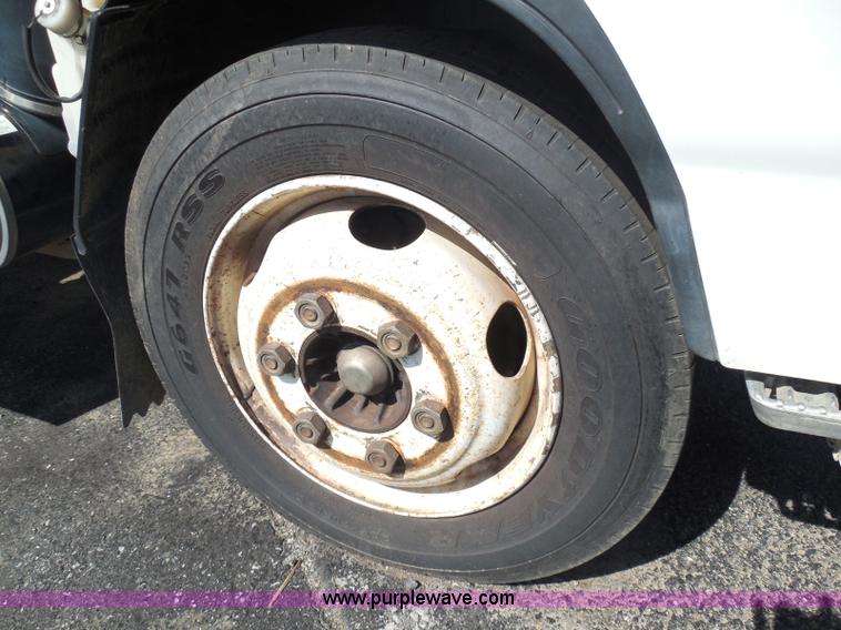 image for item K7500 2001 Isuzu NQR water truck