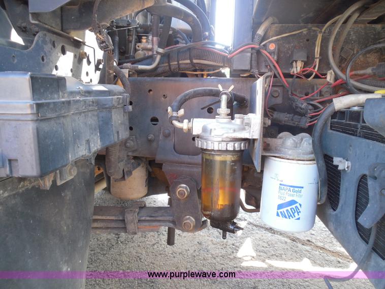 image for item K7500 2001 Isuzu NQR water truck