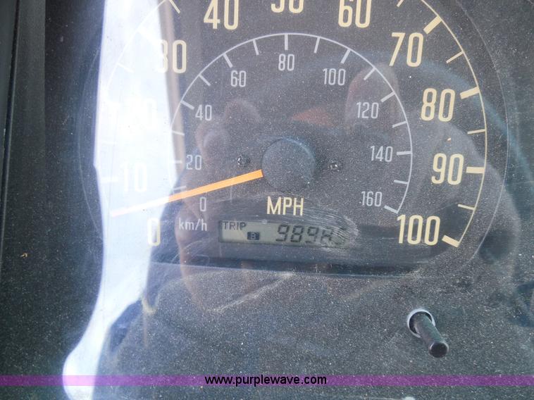 image for item K7500 2001 Isuzu NQR water truck