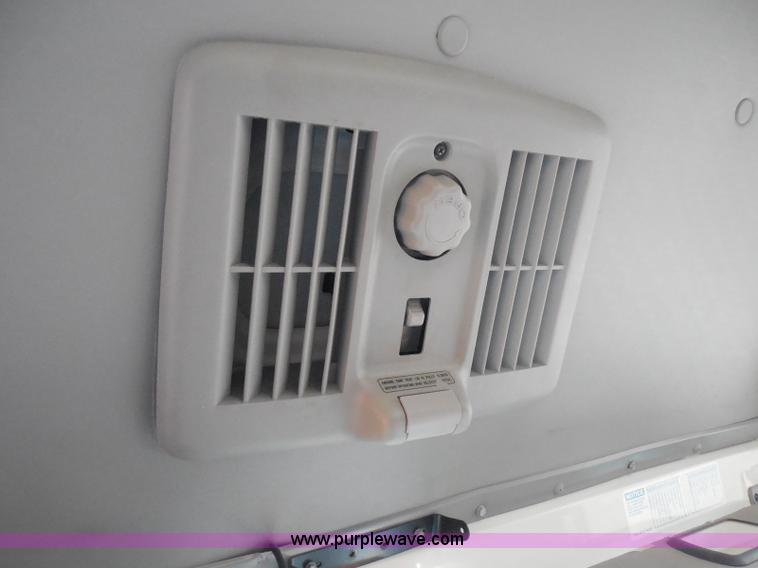 image for item K7500 2001 Isuzu NQR water truck