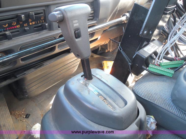 image for item K7500 2001 Isuzu NQR water truck