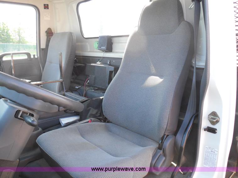 image for item K7500 2001 Isuzu NQR water truck