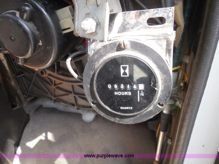 image for item K7500 2001 Isuzu NQR water truck