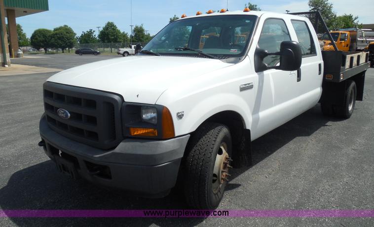 image for item K7502 2005 Ford F350 Super Duty XL Crew Cab utility truck