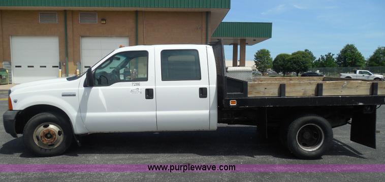 image for item K7502 2005 Ford F350 Super Duty XL Crew Cab utility truck