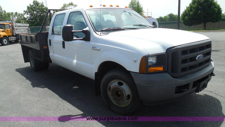 image for item K7502 2005 Ford F350 Super Duty XL Crew Cab utility truck