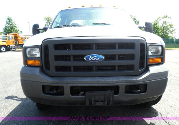 image for item K7502 2005 Ford F350 Super Duty XL Crew Cab utility truck
