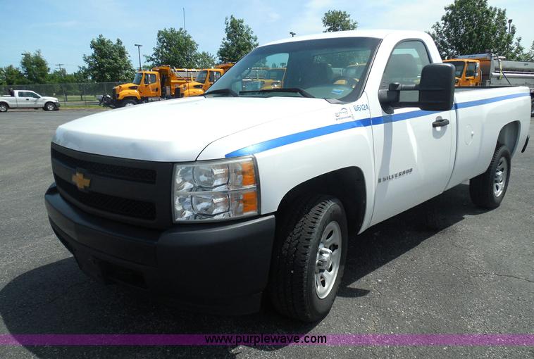 image for item K7503 2007 Chevrolet Silverado 1500 pickup truck