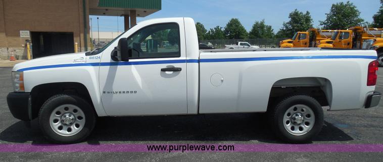 image for item K7503 2007 Chevrolet Silverado 1500 pickup truck