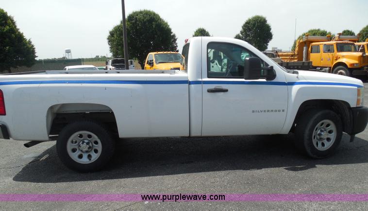 image for item K7503 2007 Chevrolet Silverado 1500 pickup truck