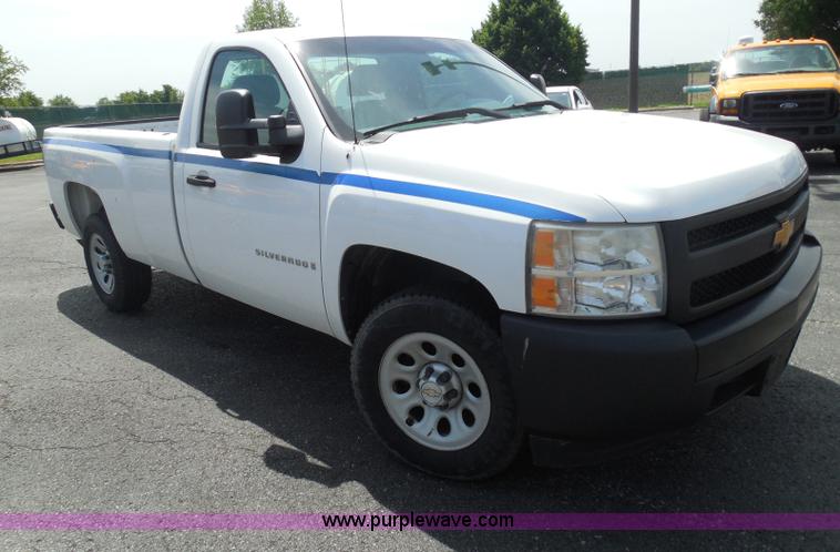 image for item K7503 2007 Chevrolet Silverado 1500 pickup truck