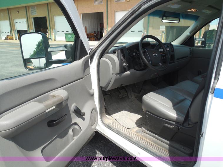 image for item K7503 2007 Chevrolet Silverado 1500 pickup truck