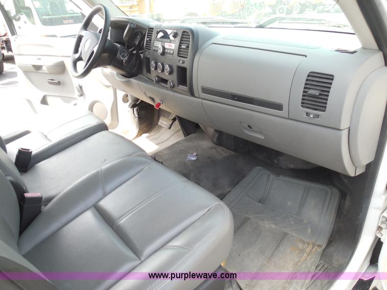 image for item K7503 2007 Chevrolet Silverado 1500 pickup truck