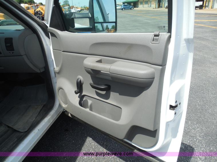 image for item K7503 2007 Chevrolet Silverado 1500 pickup truck