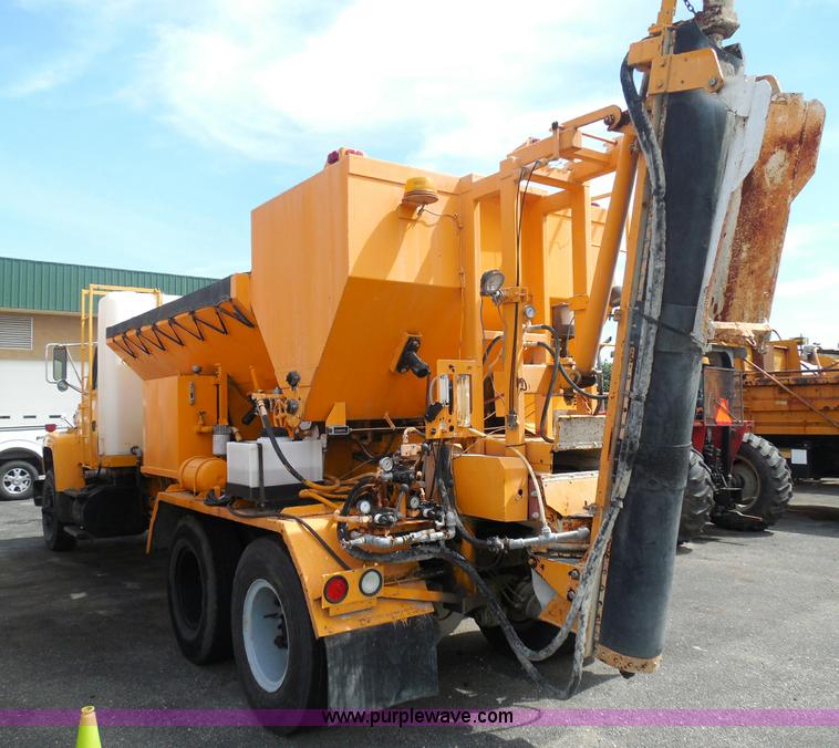 image for item K7505 1991 Ford LT8000 mixer truck