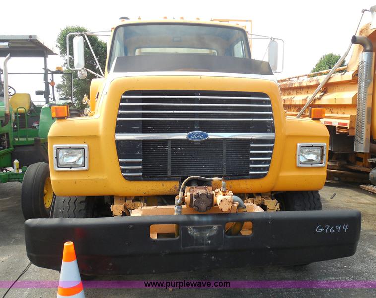 image for item K7505 1991 Ford LT8000 mixer truck